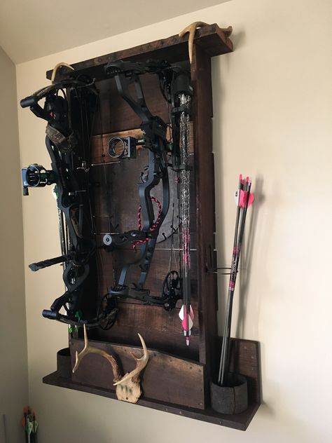 Compound Bow Wall Mount, Bow Rack Archery Diy, Bow Hanger Diy, Compound Bow Rack, Compound Bow Holder, Hunting Gear Storage, Turkey Hunting Decor, Hunting Room Design, Prank Friends