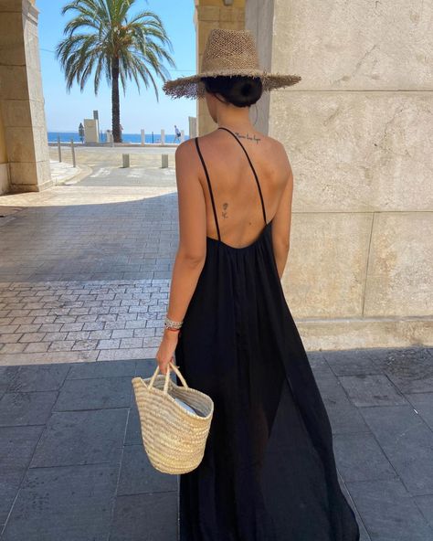 Europe Wardrobe, Backless Outfits, Boho Beach Outfit, Summer Outfit Accessories, Cosy Outfit, Summer Day Dresses, Summer Picture Poses, Vacay Outfits, Summer Attire