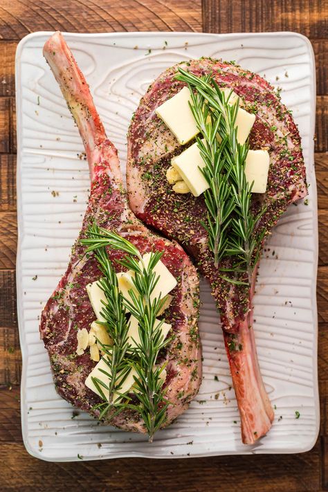 Tomahawk Steak Recipe Smoker, Beef Tomahawk Steak, How To Cook Tomahawk Steak On Grill, Tamohawk Steak, Tomahawk Steak Sides, Tomahawk Recipe, Grill Tomahawk Steak, Tomahawk Steak Recipe Grill, Cowboy Ribeye Steak Recipe