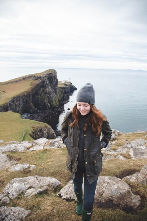 Scotland Travel Outfits Fall, Scotland Hiking Outfit, St Andrews Scotland Outfits, Scotland Highlands Outfit, Scotland Winter Outfit, Outfits For Scotland In Summer, Scotland Photoshoot Outfit, Scottish Aesthetic Outfit, Scottish Highlands Outfit