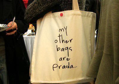 . Bag Prada, Diy Tote Bag, Eco Bag, Wholesale Bags, Prada Handbags, Branded Bags, Jewelry Diy, Tote Bag Design, Fast Fashion