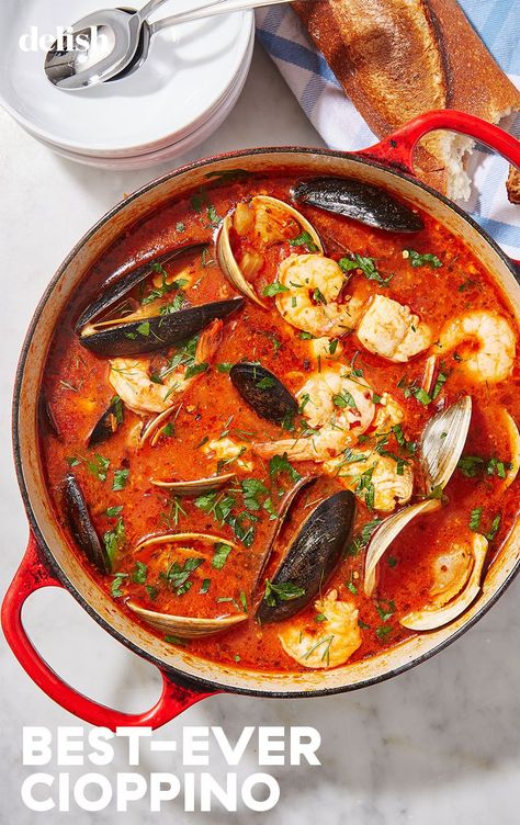 Seafood Cioppino, Cioppino Recipe, Seafood Stew Recipes, Fish Stew Recipes, Seafood Soup Recipes, Hearty Stew, Recipes Salmon, Delicious Seafood Recipes, Seafood Stew