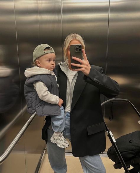 ♥️ Mom Of Boys Aesthetic, Mom And Boy Aesthetic, Mum And Son Aesthetic, Boy Mom Outfits, Baby First Haircut Boy, Mommy And Me Outfits Boy, Baby Pictures Boy, Boy Mom Aesthetic, Mom And Baby Boy Aesthetic