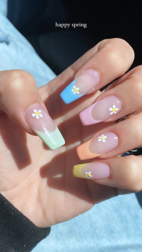 Nail Design Pastel Colors, Short Coffin Shape Nails Designs Spring, Nail Art With Pastel Colors, Coffin Acrylic Nails Pastel Colors, Pastel Colors Nails Design, Spring Pastel Nails Coffin, Short Nail Pastel Designs, Flower Nails Coffin Shape, Flower Acrylic Nails Coffin