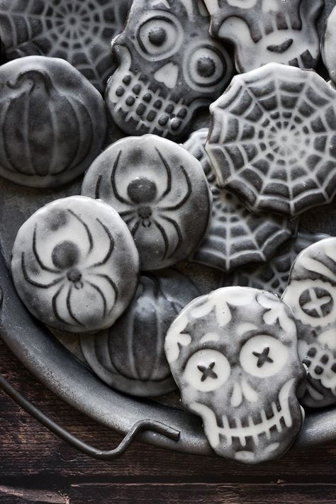 Chocolate Halloween Cookies, Coffee Icing, Chocolate Halloween, Chocolate Shortbread, Chocolate Shortbread Cookies, Spider Cookies, Spooky Food, Halloween Baking, Sweet Coffee