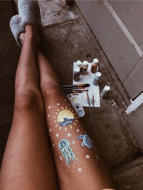 Leg Painting, Leg Art, Halloween Makeup Scary, Vsco Girl, Aesthetic Painting, Helix Piercing, Summer Bucket List, Summer Ideas, Summer Bucket