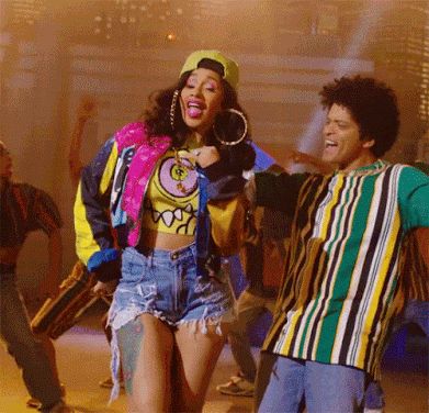 90s Hip Hop Couple Costume Ideas, 90s Outfit Ideas Hip Hop, Iconic 90s Outfits Women Hip Hop, 80s And 90s Outfits Ideas, 90s Theme Outfit Black Women, 90s Block Party Outfit, 90 Outfits Ideas 90s Fashion Black Women Party, House Party Themed Party 90s Outfit, 90s Joggers Outfit