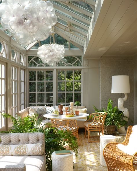 Sunroom ideas to make the most of your home's light | Livingetc Outdoor Sunroom Ideas, Sunroom Dining Room, Indoor Sunroom, Sunroom Living Room, Glass Sunroom, Outdoor Sunroom, Sunroom Dining, Garden Room Extensions, 4 Season Room