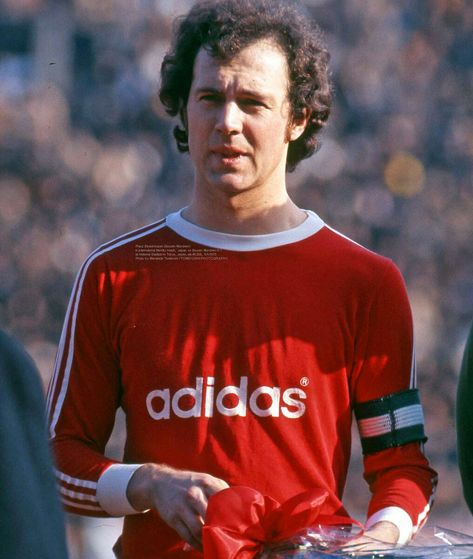 Karl-heinz Rummenigge, Franz Beckenbauer, Football Players Photos, Johan Cruyff, Neymar Football, Bayern Munchen, Fc Bayern Munich, World Football, كريستيانو رونالدو