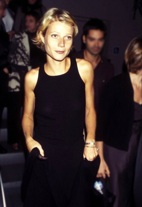 Gwyneth Paltrow 90s Short Hair, Gwyneth Paltrow Short Hair, Gwyneth Paltrow 90s, Gwyneth Paltrow Hair, 90s Minimalism Fashion, Gweneth Paltrow, 90s Street Fashion, Gwyneth Paltrow Style, Nineties Fashion