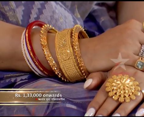 Gold Bangles Design Bengali, Chur Designs Gold, Bengali Gold Bala Design, Sakha Pola Design, Gold Bala Design, Malabar Jewellery, Bengali Marriage, Gold Jewels Design, Gold Bangles For Women