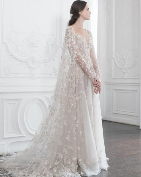 Paolo Sebastian The Nutcracker Fairy Queen Gown #wedding #celebrity #priyankachopra #nickjonas #ralphlauren #getthelook #weddinggown #weddingdress Queen Gown, Prom Dresses Off The Shoulder, Paolo Sebastian, Ivory Lace Wedding Dress, Ombre Prom Dresses, 파티 드레스, Fairy Queen, Lace Wedding Dress Vintage, Wedding Gowns Vintage