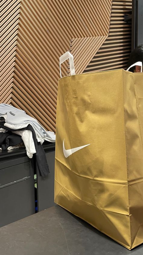 Nike Shop Aesthetic, Nike Bag Aesthetic, Nike Store Aesthetic, Nike Shopping Bag, Zudio Shopping Snap, Version Board, Nike Shopping, Nike Aesthetic, Shoping Bag