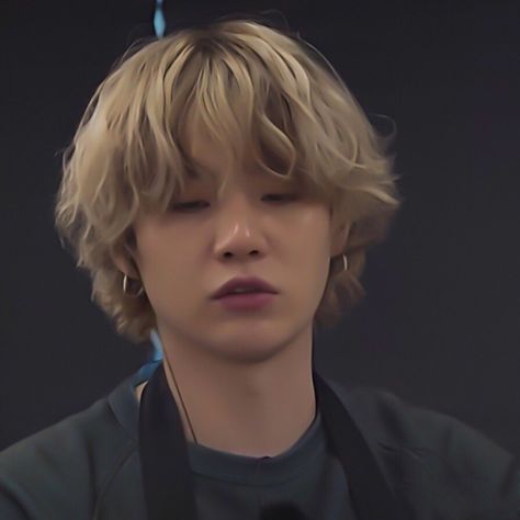 yoongi softbot⁷⟬⟭₉₃ on Twitter: "yoongi with long hair yeah… " Blonde Hair, Blonde, Bts, Hair, Black