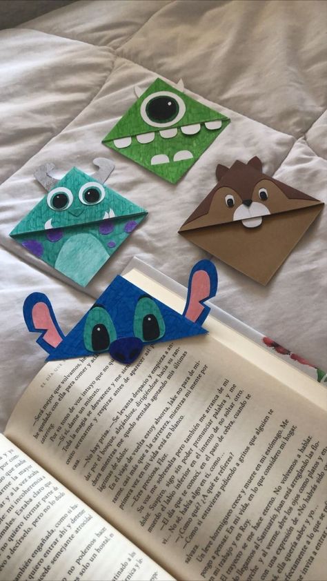 Organizator Grafic, Handmade Bookmarks Diy, Penanda Buku, Diy Crafts Bookmarks, Creative Bookmarks, Instruções Origami, Pinterest Diy Crafts, Aktivitas Montessori, Cute Bookmarks