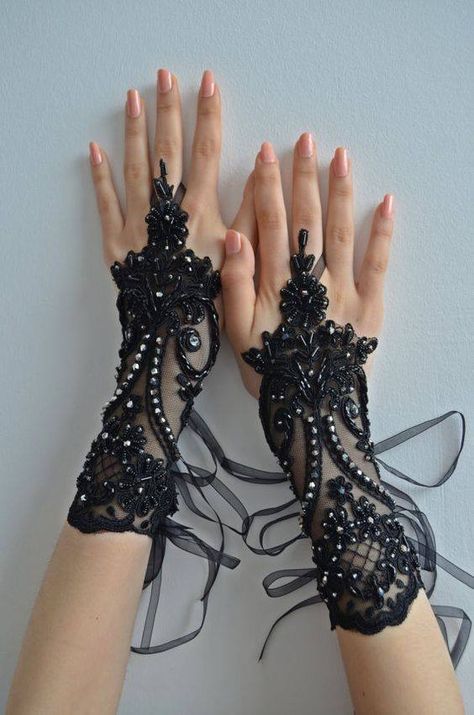 Gothic Fashion Victorian, Gothic Lace, Style Steampunk, Wedding Gloves, Bridal Gloves, Lace Gloves, Gothic Wedding, Victorian Gothic, Gothic Outfits