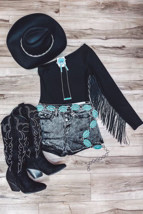 Black And Denim Outfits Nashville, Denim Shorts Concert Outfit, Western Outfits Women Concert Summer, Black Western Hat Outfit, Night In Nashville Outfit, Western Outfits Women Date Night, Cowgirl Romper Outfit, Cowgirl Festival Outfit Western, Concert Outfit Ideas Jelly Roll