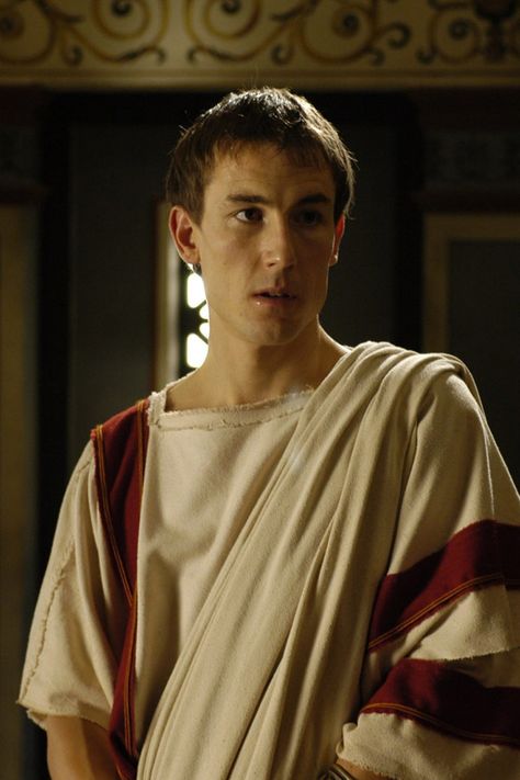 marcus junius brutus | Tumblr Rome Costume, Rome Hbo, Rome Tv Series, Roman Clothing, Rome View, Tobias Menzies, Outlander Season 2, Roman History, Costume Drama