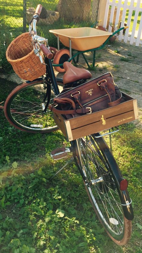 Cottagecore Bike Aesthetic, Vintage Cruiser Bike, Bikes With Baskets, Bike With Basket Aesthetic, Vintage Bikes With Basket, Cruiser Bike Aesthetic, Bike Aesthetic Vintage, Vintage Bike Aesthetic, Brown Prada Bag