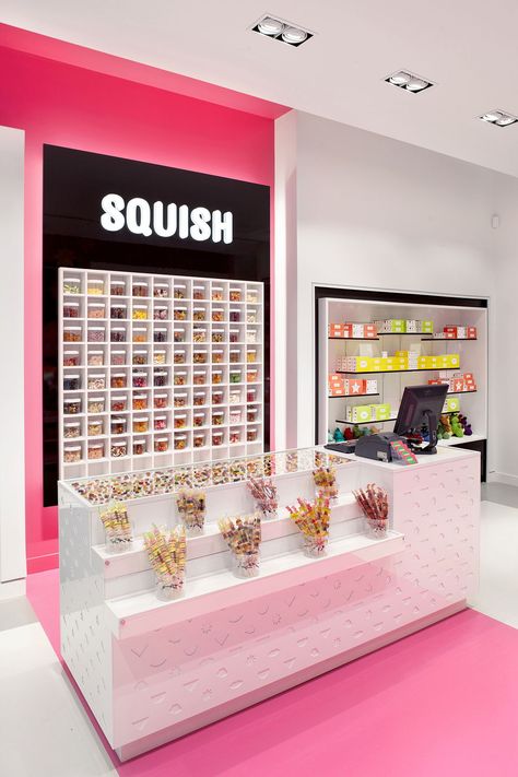 Modern Candy Shop, Candy Shop Ideas, Candy Store Ideas, Candy Store Design, Boutique Patisserie, Chocolate Stores, Food Retail, Balloon Shop, Store Interiors