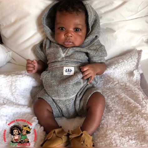 1,680 Likes, 17 Comments - Fro Babies (@frobabies) on Instagram: “😍King Kaycen🍫 #frobabies #beautifulbrownbaby #chocolate #cutiepie #melanin” Baby Bot, Chocolate Babies, Black Baby Boys, Baby Boy Swag, Instagram King, Cute Black Babies, Beautiful Black Babies, Baby Prep, Fashionable Baby Clothes