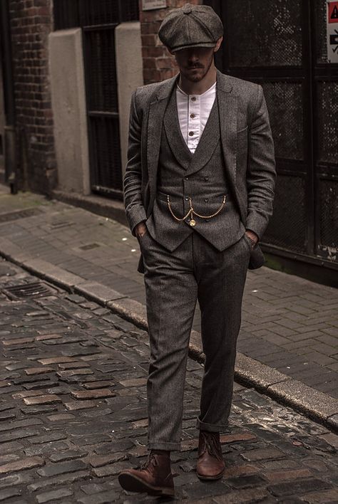 Damien Broderick 1920s Male Fashion Gatsby, Peaky Blinders Style Man, Peaky Blinders Aesthetic Outfits, Mens Vintage Suit, Peaky Blinders Wedding Suits, Peaky Blinders Outfits Men, Vintage Formal Outfit Men, 1920s Mens Fashion Roaring 20s, Mens Vintage Suits