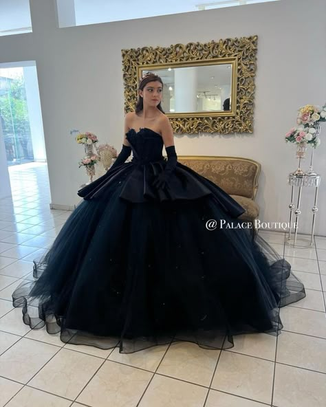 Black Sweet Sixteen Dresses, Black Theme Sweet 16, Black 15 Dress, Quince Dress Black, Black Dress Quinceanera, Black Quinceanera Dresses Mexican, Velvet Quinceanera Dresses, Black Sweet 16 Dresses, Black Quinceanera Theme