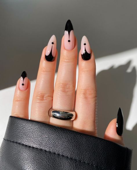 30 Trendy Gel Nail Art to Inspire You The Riddler Nails, Round Long Nails, Black French Manicure, Spooky Halloween Designs, Horror Nails, Long Almond, Luxury Press On Nails, French Pink, Cleansing Pads