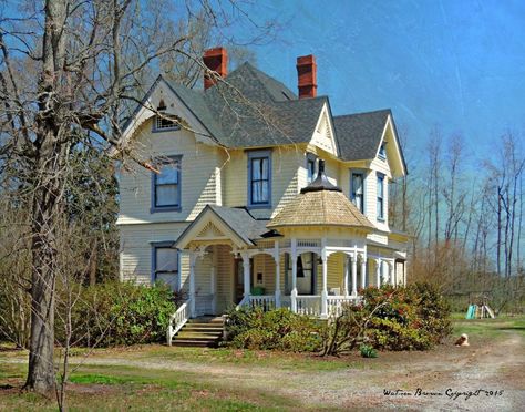 Eastlake Victorian, Queen Anne House, Folk Victorian, Storybook Homes, Victorian Style Homes, Old Mansions, Vernacular Architecture, Purple Home, Victorian House