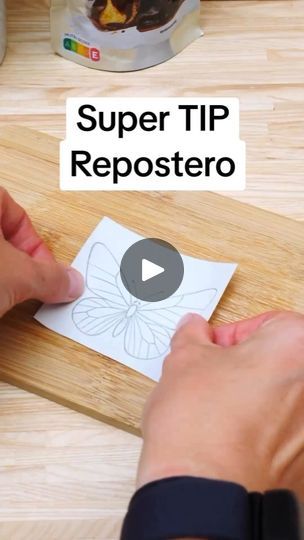 1.2M views · 28K reactions | Super Tip repostero! ❤️
Crea mariposas de chocolate con este método, dejando el papel con el diseño sobre un recipiente hondo para que se curve, dandole movimiento y luego lo apoyas sobre tu pastel o cupacake.
Quedan muy bien, atractivos y elegantes 🤩
.
.
.
#tipsreposteros #cursosonline #aprendereposteria #pasteleria #reposteria #cupcake #pastel #cake #cakedecorating #emprendimiento #mexico #estadosunidos #colombia | Repostera Independiente | elsooyer · Divine Failure Pastel Cake, Chocolate Decoration, Cake Decorating Classes, Chocolate Art, Chocolate Decorations, Baked Goodies, Cake Decorating Techniques, Cake Decorating, On Instagram