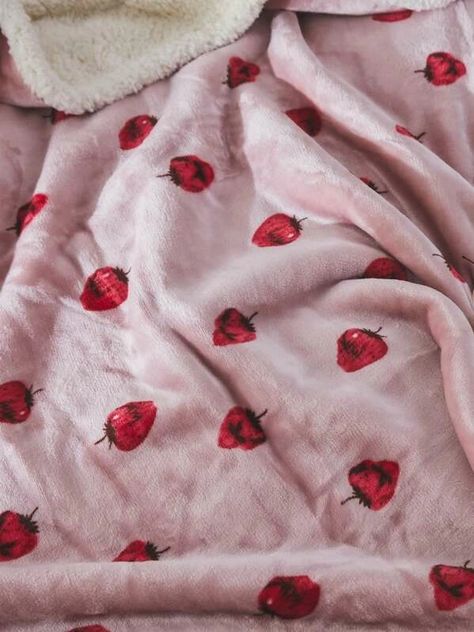 Faux Fur Area Rug, Kids Room Interior Design, Animal Print Wallpaper, Cute Blankets, Pinterest Room Decor, Bedroom Essentials, Redecorate Bedroom, Strawberry Print, Print Blanket