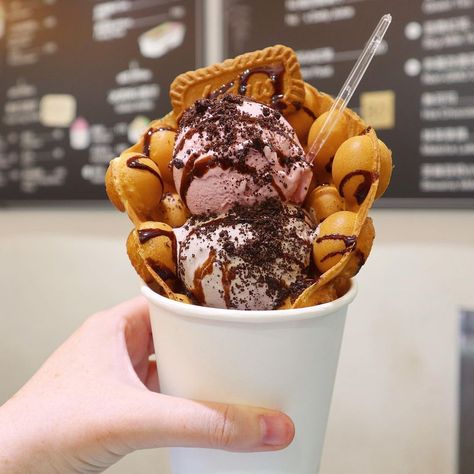 Greedy Vegans on Instagram: “This HK bubble waffle with #vegan ice cream can only be found in Taipei at @nicecreamtaipei 😂 the ice cream is probably one of the best…” Chocolate Bubble Waffle, Bubble Waffle Ice Cream, Bubble Waffles, Ice Monster, Ice Bubble, Ice Bar, Waffle Ice Cream, Bubble Waffle, Ice Bars