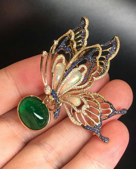 Opal Brooch, Brooch Design, Gemstone Brooch, Jewelry Design Drawing, Asian Jewelry, Jewelry Drawing, Insect Jewelry, Diamond Jewelry Designs, Butterfly Brooch