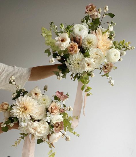 Wedding Bouquets Muted Colors, Flower Arrangements Neutral, Wedding Floral Fall, Muted Bridal Bouquet, Neutral Spring Wedding Flowers, Sophisticated Wedding Flowers, Wedding Bouquets November, Late Summer Wedding Flowers, Neutral Bouquet Wedding