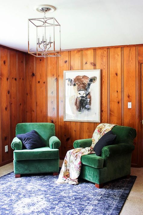 Decorating Ideas for Knotty Pine Paneling - colors and patterns that work well with knotty pine walls. #knottypine #knottypinewalls #knottypinedecor #decorating #decor #decorideas Knotty Pine Decor, Knotty Pine Rooms, Wood Paneling Decor, Wood Paneling Living Room, Knotty Pine Paneling, Pine Paneling, Knotty Pine Walls, Pine Bedroom, Pine Bedroom Furniture