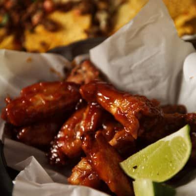 Sriracha & Bourbon Chicken Wings Recipe Recipe Chicken Asian Recipe, Chinese Bourbon Chicken, Bourbon Chicken Wings Recipe, Instant Pot Bourbon Chicken, Crock Pot Bourbon Chicken, Bourbon Chicken Wings, Chicken Recipe Keto, Sriracha Wings, Wings Sauce