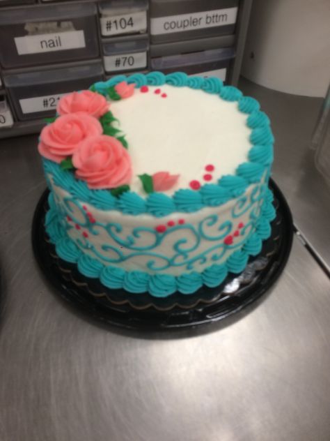 Round Buttercream Cakes, Round Decorated Cakes, Half Round Cake, Round Cake Ideas, Round Cake Designs, Double Layer Cake, Two Layer Cakes, Baking Stuff, Cake Buttercream