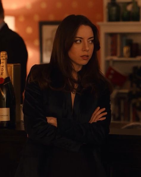 Happiest Season, Aubrey Plaza, A Woman, Wine, On Twitter, Twitter