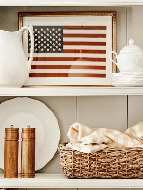 Flag Frame Display, Flag Display Ideas, Vintage Americana Decor, Diy American Flag, Flags Crafts, Framed American Flag, American Flag Wall Decor, Americana Home Decor, American Flag Wall Art