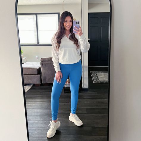 Lululemon. Lululemon leggings. Casual sporty outfit. Outfit inspo Outfit With Blue Leggings, Bright Blue Leggings Outfit, Blue Legging Outfits, Blue Leggings Outfit Winter, How To Style Blue Leggings, Outfits With Blue Leggings, Royal Blue Leggings Outfit, Dark Blue Leggings Outfit, Blue Lululemon Leggings Outfit