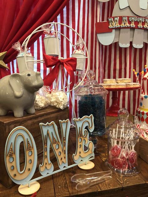 Neutral Circus Party, Circus Theme One Year Birthday, Circus Birthday Party Decorations, Vintage Carnival Theme, Vintage Circus Birthday Party, Circus Birthday Party Ideas, Circus First Birthday, Vintage Circus Theme, Circus 1st Birthdays