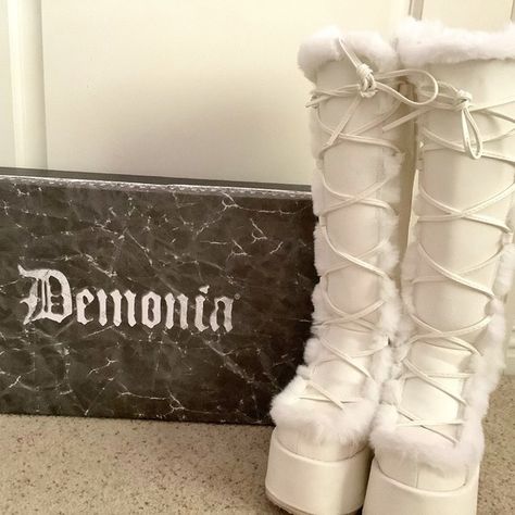 DEMONIA CAMEL 311, SIZE 9, WHITE Hachi Clothes, Oakley Core, Demonia Camel 311, Shoes Demonia, Platform Boots Outfit, Unrealistic Wishlist, Gif Ideas, The Color White, Demonia Boots