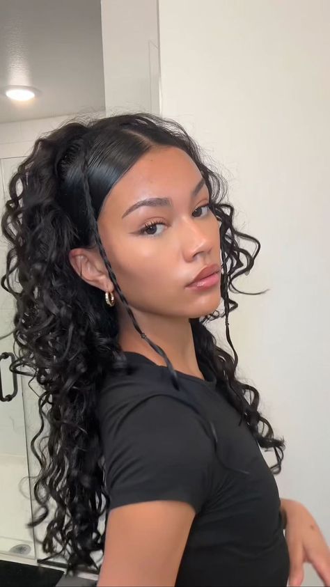 𝐌𝐈𝐊𝐀𝐘𝐋𝐀 | We love a good hair day😍 #curlyhair #curls #curlyhairinspo #hairtutorial | Instagram Night Hairstyles Sleep Overnight Hair, Weekly Hairstyles, Curly Wavy Hair Styles, Hair Theory, Hair Claims, Curl Hairstyles, Night Out Hairstyles, Wavy Hair Styles, Hairstyles For Work