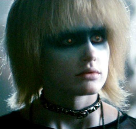 Pris (Daryl Hannah) - Blade Runner (1982) Blade Runner Pris, Blade Runner Fashion, Daryl Hannah, Blade Runner 2049, Joker Art, Fantasy Movies, Blade Runner, Interesting Faces, Film Stills