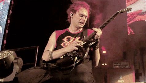 Michael Clifford Gif, Gif Cute, Pretty Punk, Punk Rock Bands, Michael Clifford, 5 Seconds Of Summer, Rock Bands, Look At, Gif