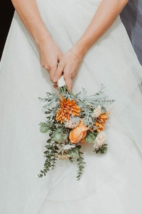 Courthouse Flower Bouquet, Small Bouquet Bridesmaid, Small Fall Wedding Bouquets Simple, Modern Minimalist Wedding Bouquet, Bridal Bouquet Minimalist, Small Fall Wedding Bouquet, Minimalist Wedding Bouquet Simple, Mini Bride Bouquet, Fall Small Bouquet