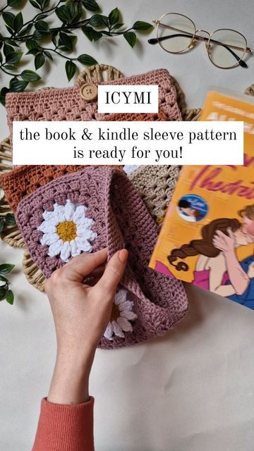 Bio Happy, Crochet Book, Kindle Sleeve, Book Sleeve, Crochet Books, Sleeve Pattern, Sleeves Pattern, Check It Out, Just In Case