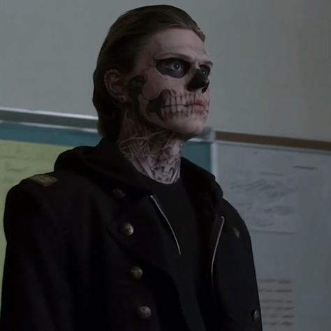 Tate Ahs, Evan Peters American Horror Story, Tate And Violet, Peter Maximoff, American Horror Story 3, Tate Langdon, Emo Guys, Evan Peters, Cute Actors