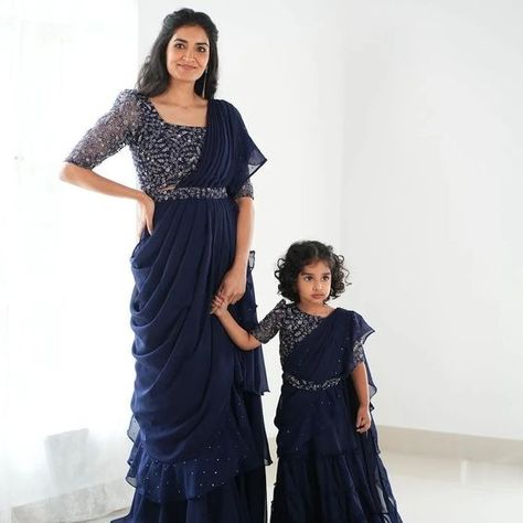 *DD2708KC85* *MOTHER DAUGHTER COMBO* *🧵 FABRIC DETAILS🧵* *LAHENGA SAREE FABRICS* : HEAVY GEORGETTE FABRIC AND 4 MTR FLAIR *🪢EMBROIDERY BELT🪢* *( FULLY-STICHED)* *LEHENGAS SAREE INNER*:MICRO COTTON *BLOUSE FABRICS*: HEAVY NET WITH EMBROIDERY SEQUENCE WORK *( STITCHED )* *MOTHER SIZE*: 4XL FREE SIZE *DAUGHTER SIZE*: 1 to 15 YEAR *DUPATTA FABRICS:* HEAVY GEORGETTE RUFFLE WORK *(DUPATTA SIZE 3.10 MT)* *🤷🏻‍♂️MOTHER PRICE 1800/-* *DAUGHTER PRICE 1550😊* *Combo: 3250/- FS* Share your s... Mother Daughter Dresses Matching Birthday, Embroidery Belt, Mother Daughter Dresses Matching, Mother Daughter Dress, Chanderi Silk Saree, Saree Poses, Half Saree Designs, Kalamkari Saree, Combo Dress