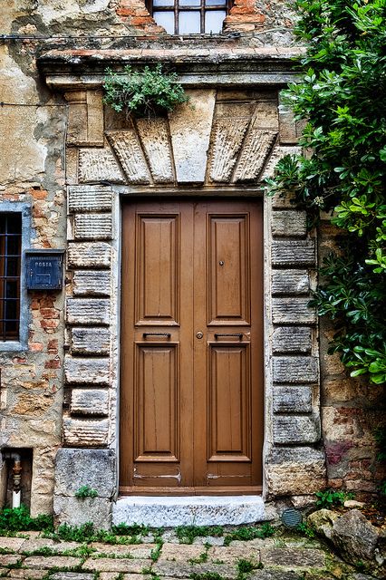 Stairs Window, Italian Doors, Simple Cottage, Window Architecture, European Doors, Beautiful Entryways, Classic Doors, Door Entryway, Cellar Door